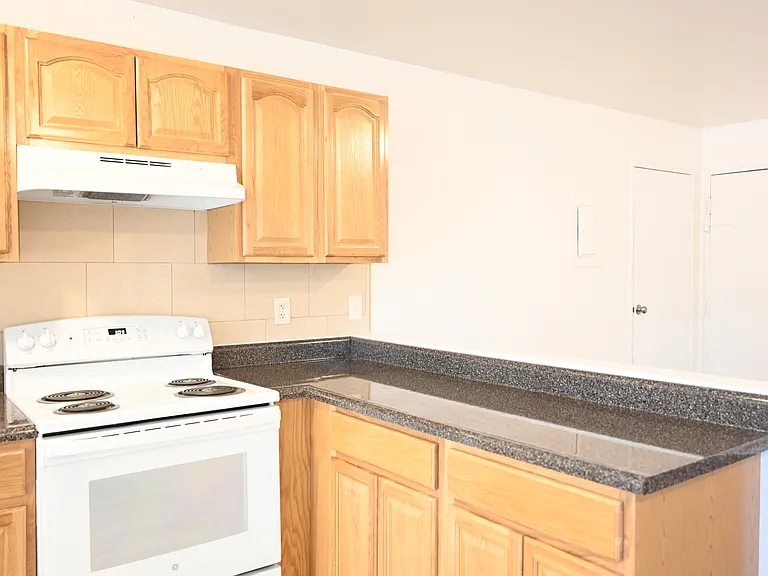 140 Washington St — Photo 30
