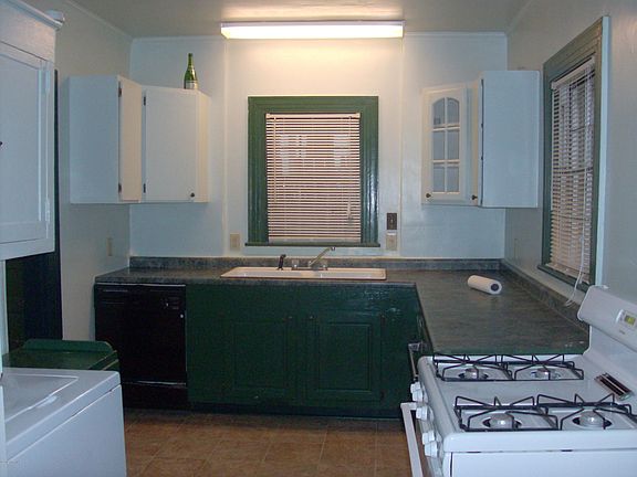 3rd image of 402 E 4th St