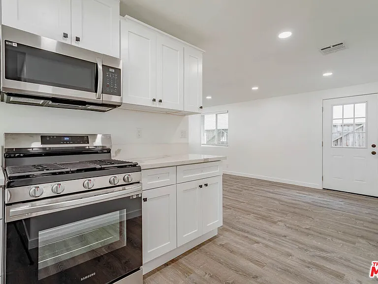 253 S Catalina Ave — Photo 15