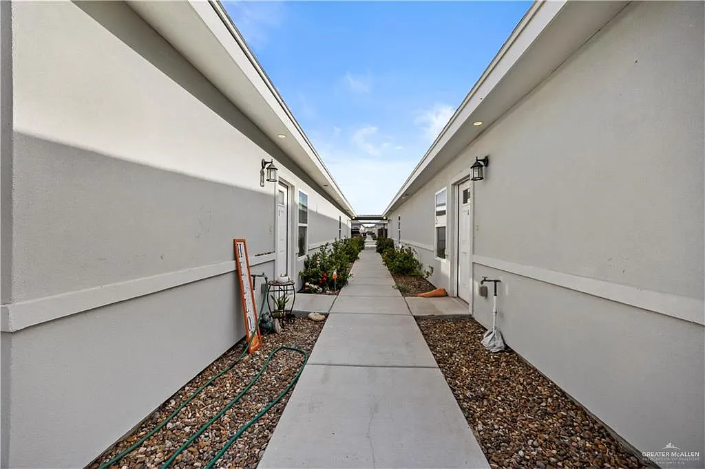 2 bed, 2.0 bath, 850 sqft, $1,025 — Photo 3