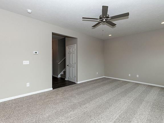 4th image of 694 Pinewood Dr