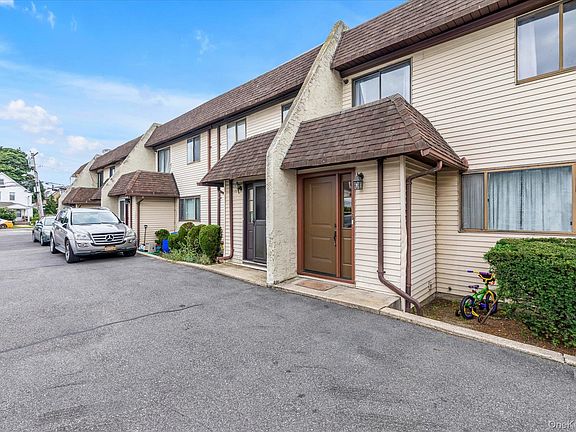5th image of 88 E Valley Stream Boulevard #6