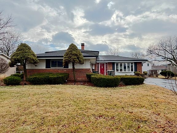 2nd image of 17W515 Earl Ct