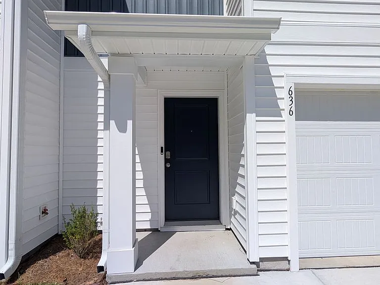 636 Golden Resin Rd — Photo 2