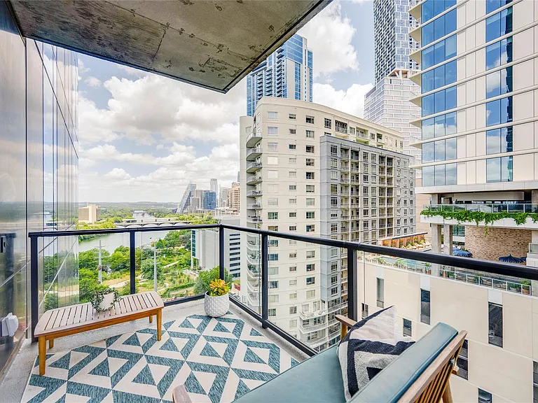 70 Rainey St #1310 — Photo 15
