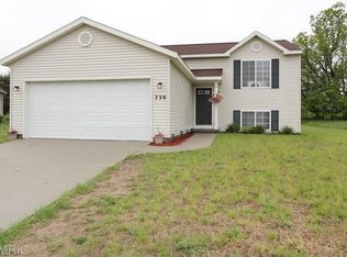 739 Pine Ridge Dr, Belding, MI 48809