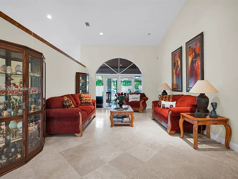 5750 SW 67th Ave — Photo 3