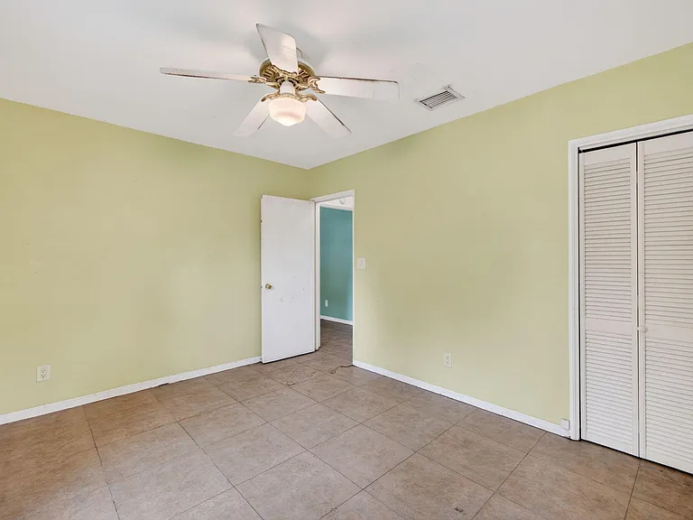 841 SW 18th Ct — Photo 35