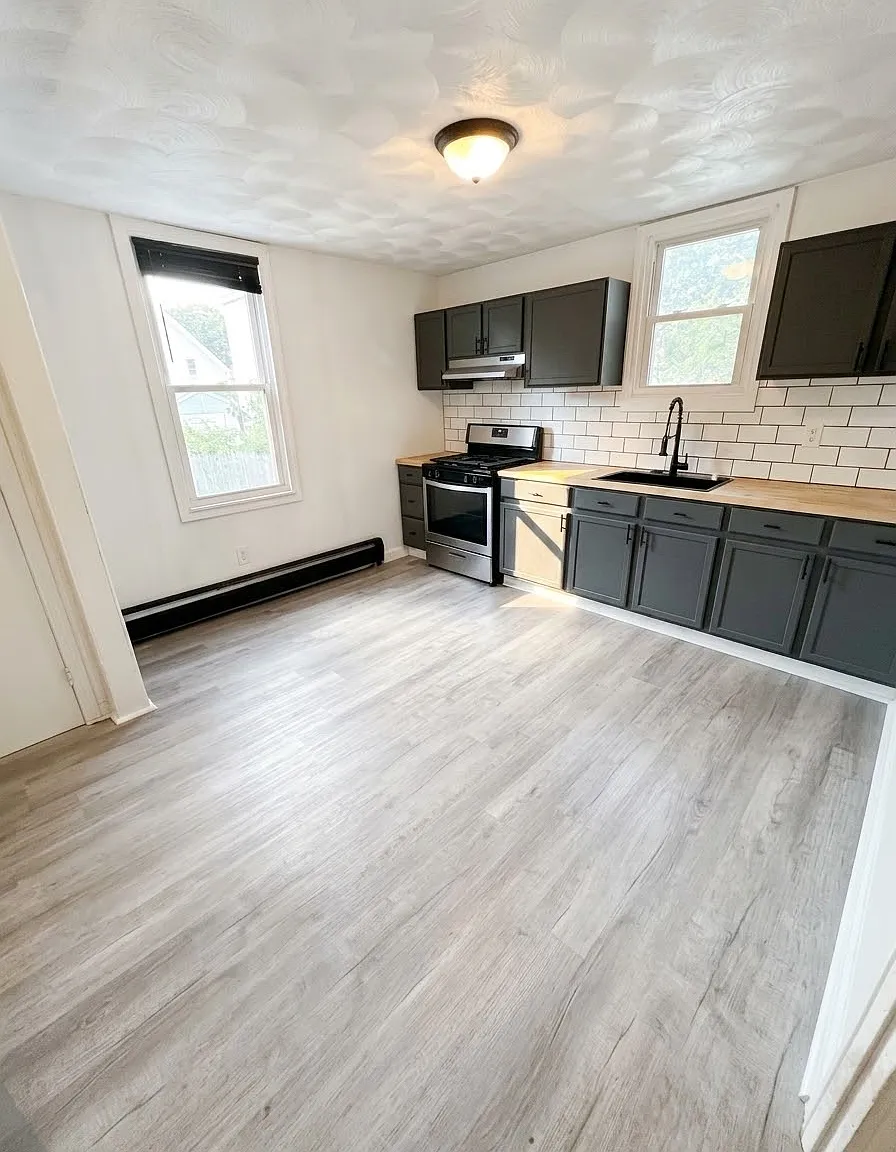 2 bed, $1,900 — Photo 1