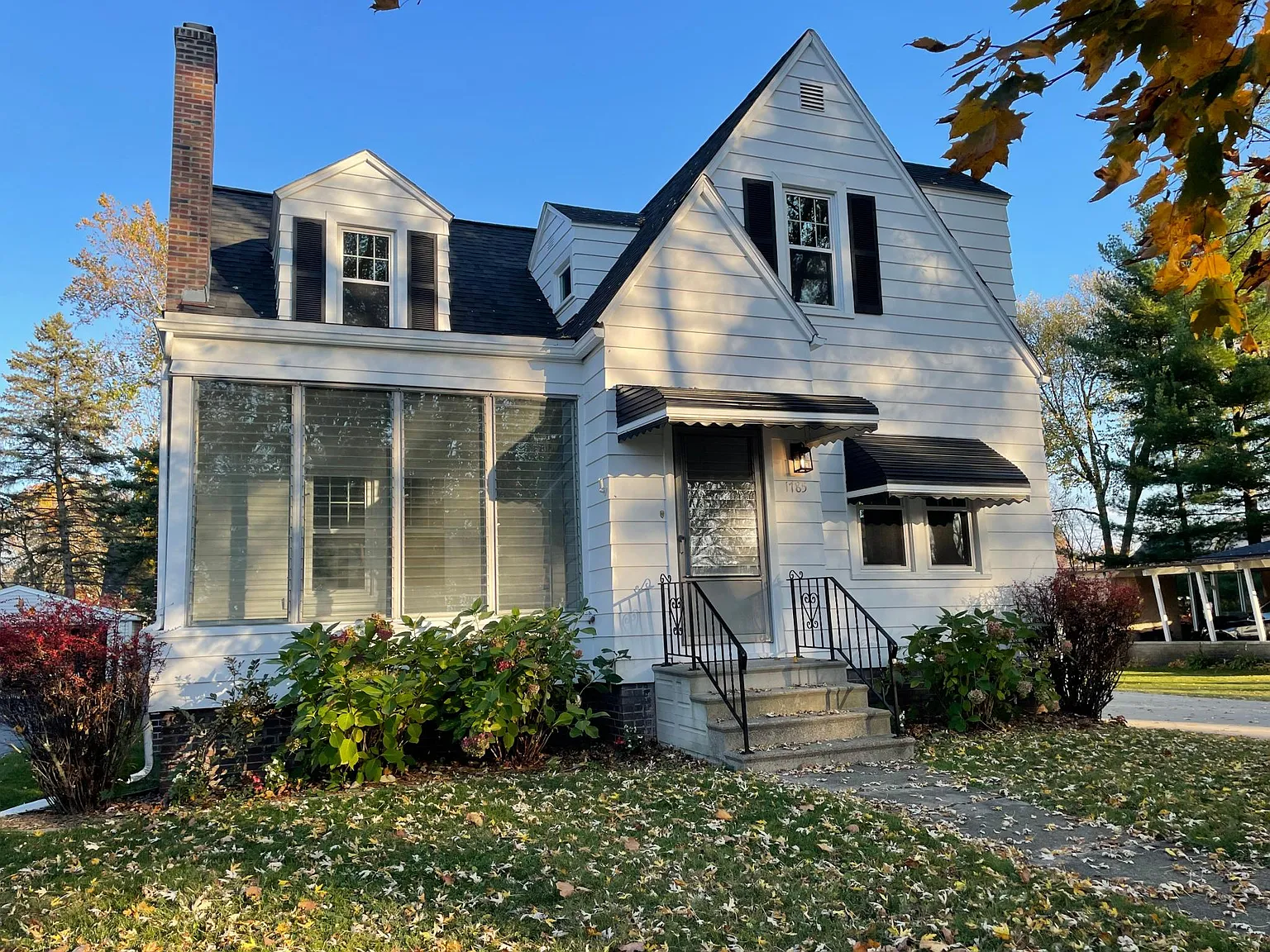 3 bed, 1350 sqft, $2,100 — Photo 1
