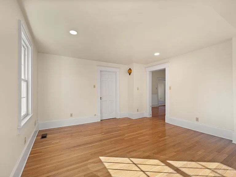 406 N Main St — Photo 28