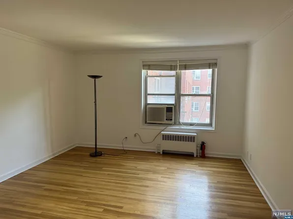 2330 Linwood Ave APT 4D, Fort Lee, NJ 07024
