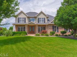 18 Strawberry Rd, Bloomington, IL 61704