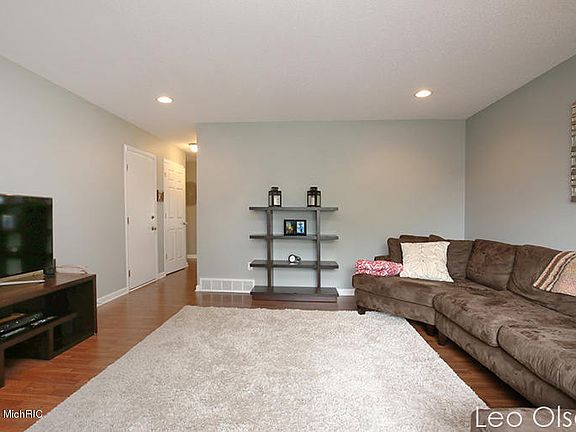 4th image of 2890 Porter St SW