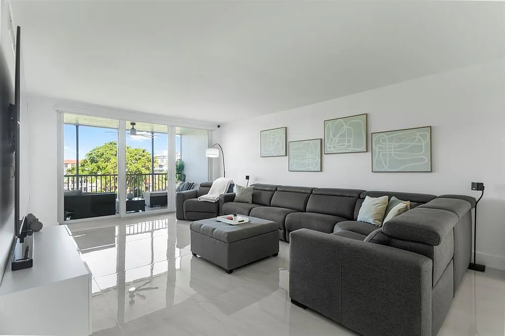 2 bed, 2.0 bath, 1020 sqft, $2,800 — Photo 4