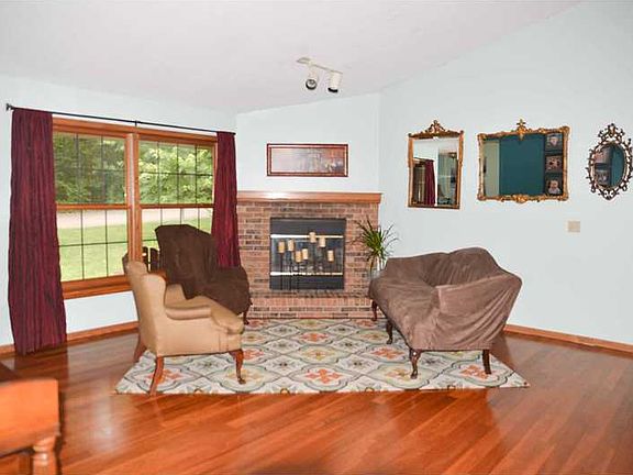 2nd image of 1846 Woodland Dr SE