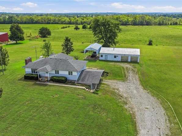 20275 E 1100th Rd, Pleasanton, KS 66075