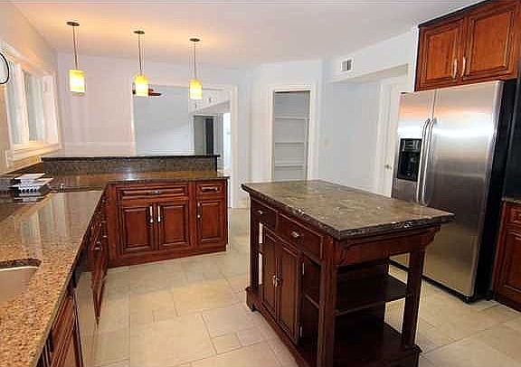 4th image of 1608 Oakmont Cir