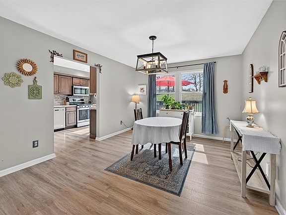 5th image of 307 Lawrence Pl