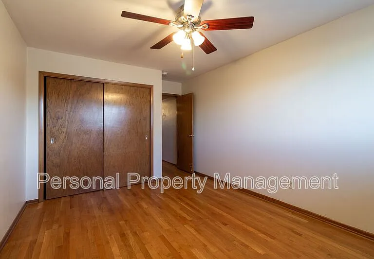 219 W 31st St — Photo 9