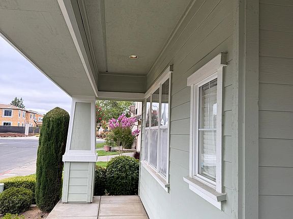 2nd image of 74 Summerbrooke Cir