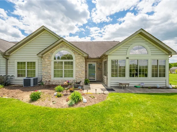 1905 Golf Course Dr, Washington, PA 15301