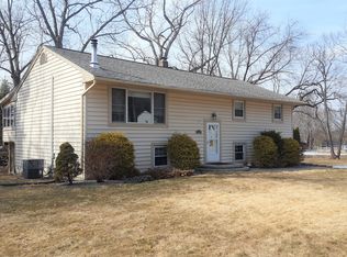 15 Lakeview Dr, Newburgh, NY 12550