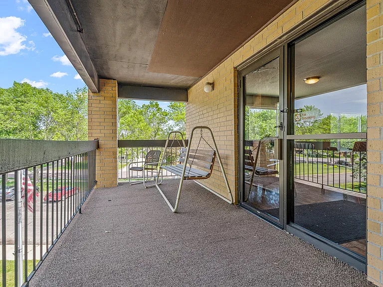 Golden Meadows Apartments — Photo 24