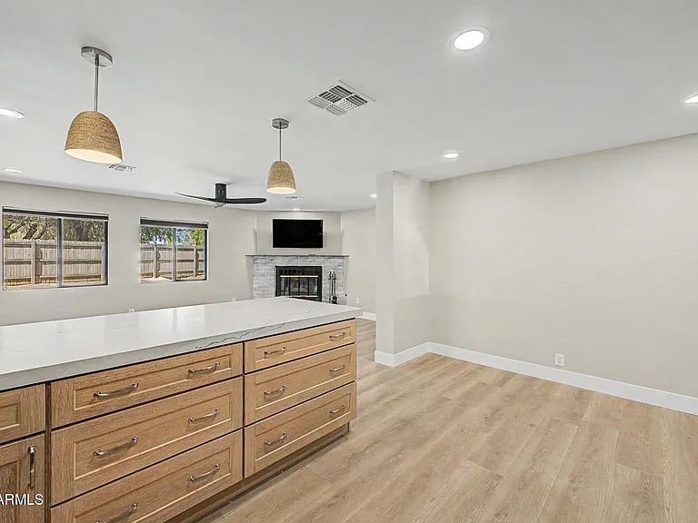 238 W Alice Ave — Photo 15