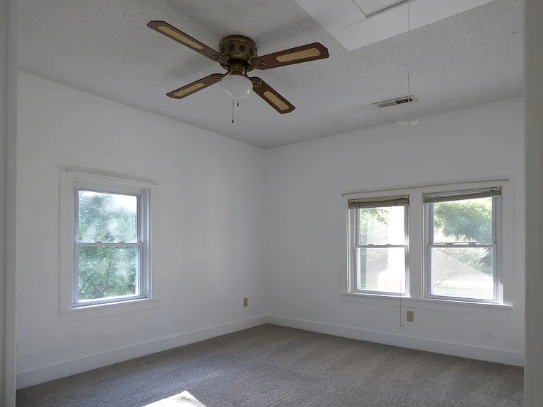 4555 Green Creek Rd — Photo 2