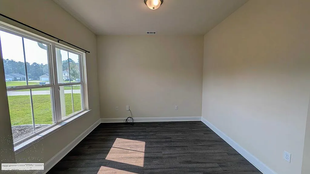 3 bed, 2.5 bath, 1611 sqft, $1,995 — Photo 3