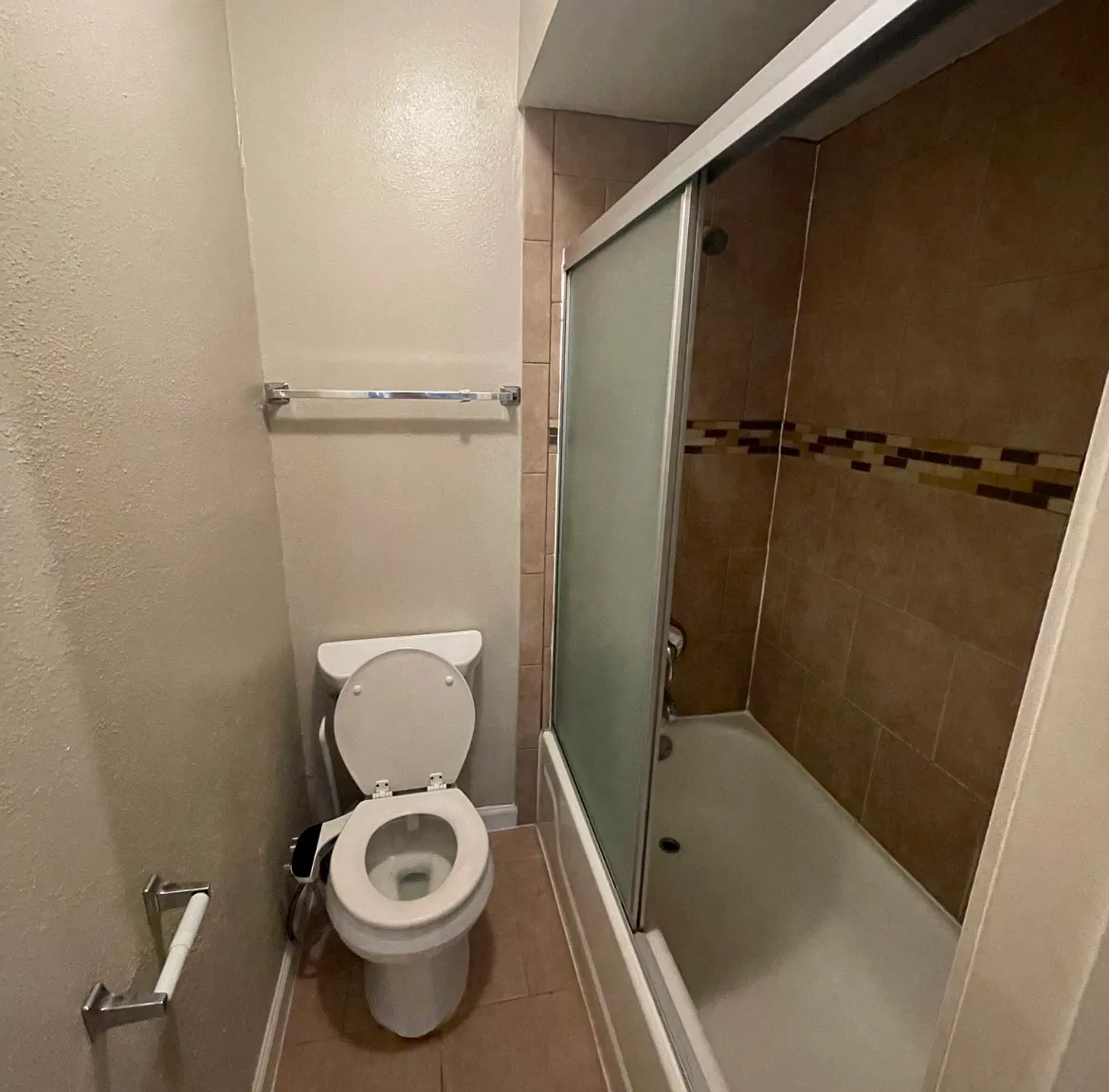 2 bed, 1200 sqft, $1,200 — Photo 4