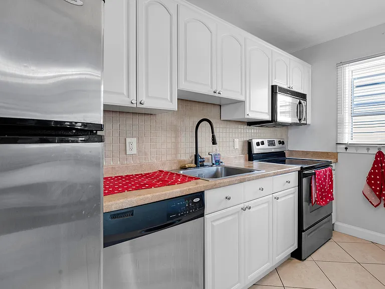 415 NE 2nd St #209 — Photo 21