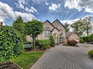 410 Lorenzo Ln, Irwin, PA