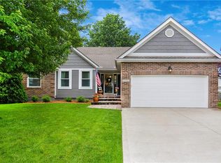 2733 SE 2nd St, Lees Summit, MO 64063