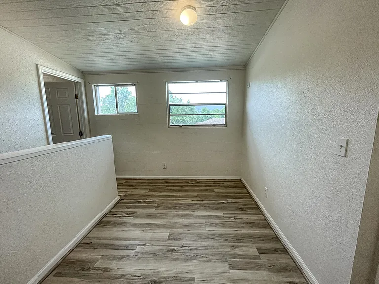 668 Creekside Dr — Photo 6
