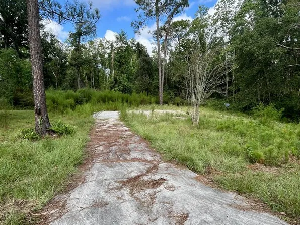 1913 Greenview Dr, Douglas, GA 31533