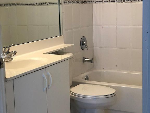 4th image of 2415 NW Sixteen Street Rd #604-1