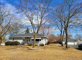 1610 Lawrence St, New London, WI 54961