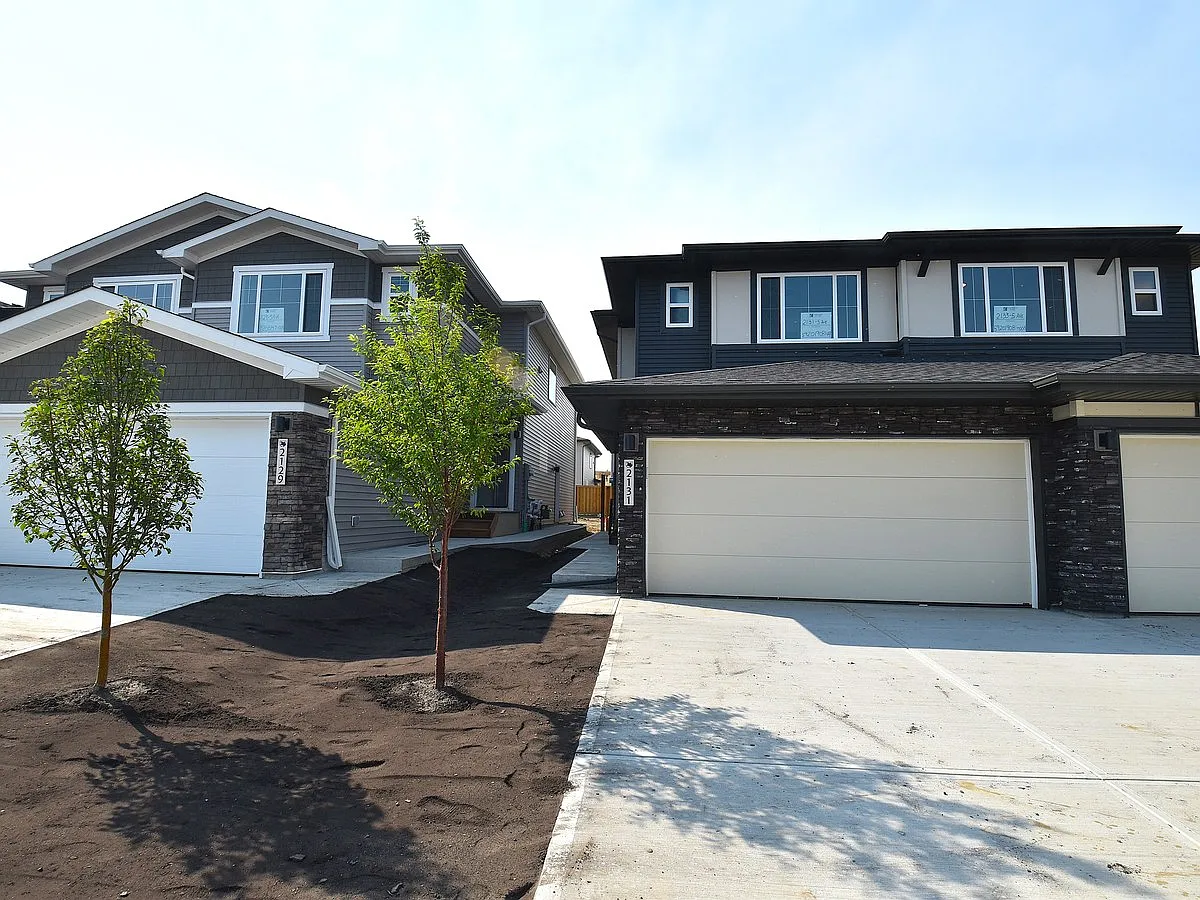 Sf351 - 3 Bed 2.5 Bath Main + 1 Bed 1 Bath Bsmt Suite Of A Duplex In Alces Sw — Photo 2