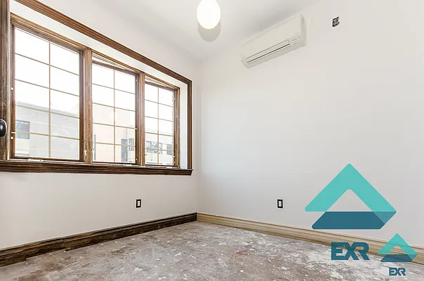 Rented by EXR | media 9