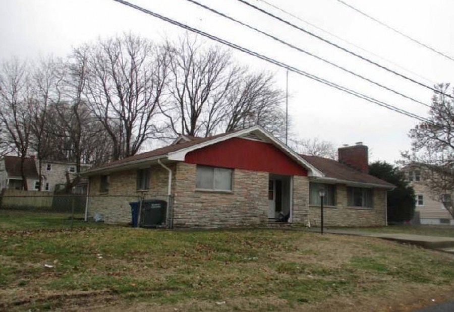 2nd image of 100 Kingsbury Rd