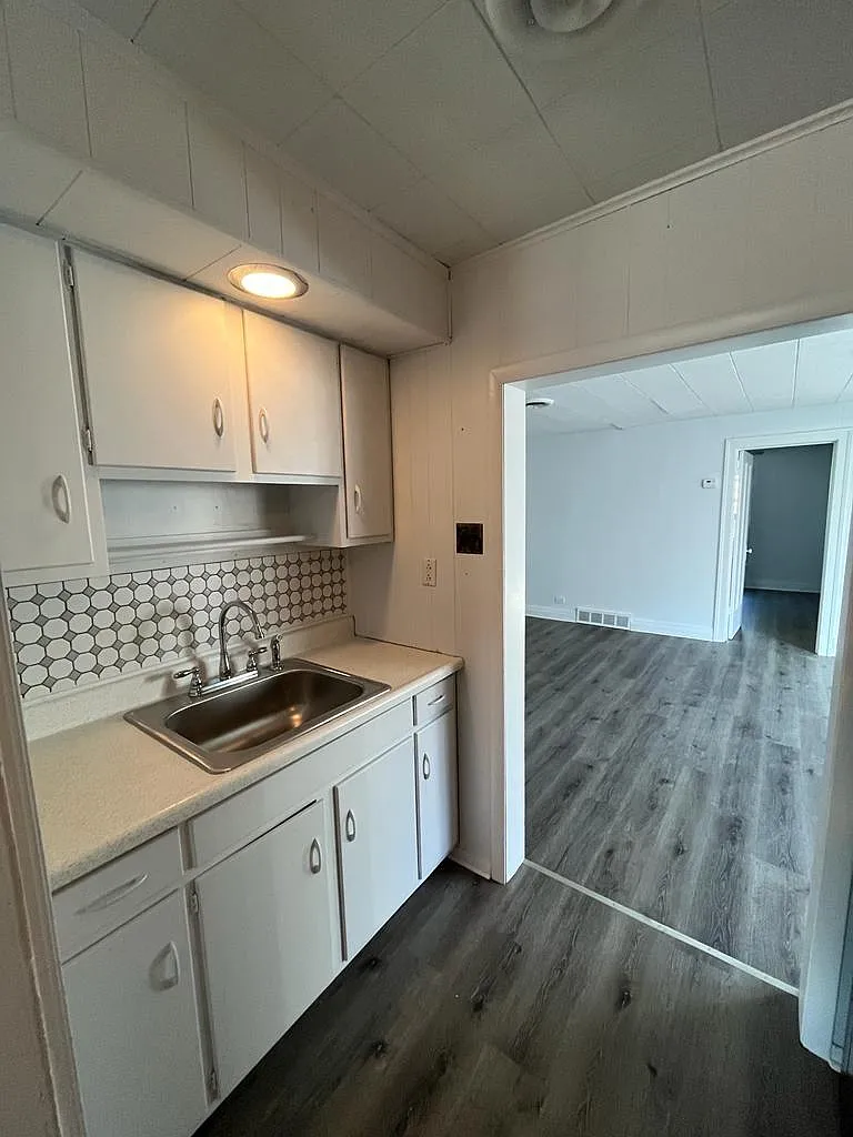 Renovated kitchen sink+ backsplash - 1111 Circle Ave #2