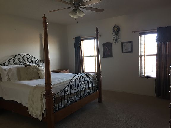 4th image of 1140 Katherine Ave