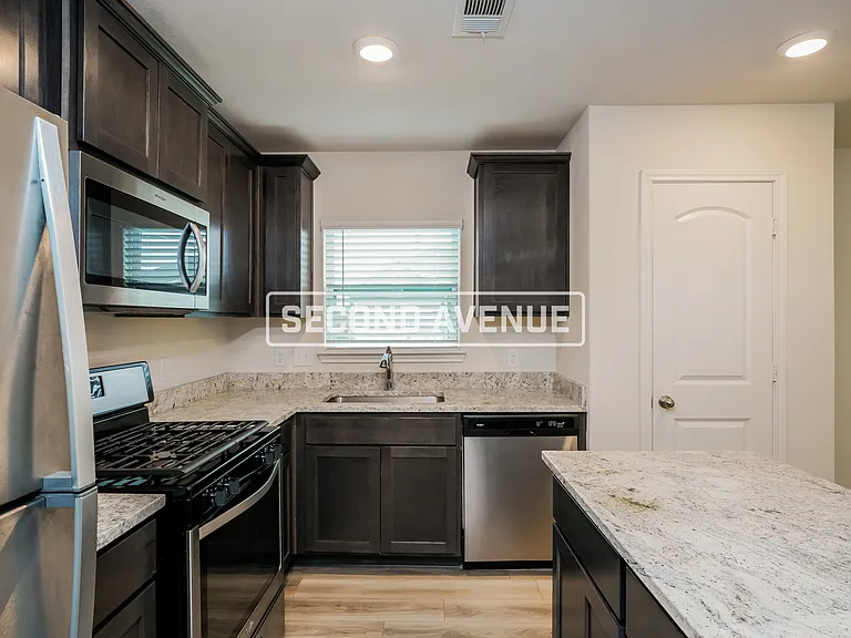 1401 Sunkiss Dr — Photo 3