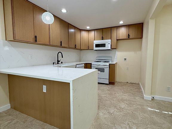 5th image of 1013 Treadwell Ave