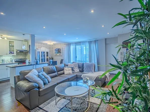 3025 The Credit Woodlands #403, Mississauga, ON L5C 2V3