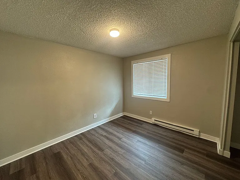 Cozy 2bd/1ba North West Apartment | On-Site Laundry | Pet Friendly | Off-Street Parking | Avail U... — Photo 19