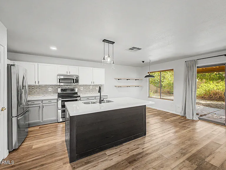 16148 N 157th Dr — Photo 18