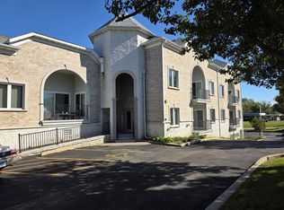 1990 Larkin Ave #14, Elgin, IL 60123